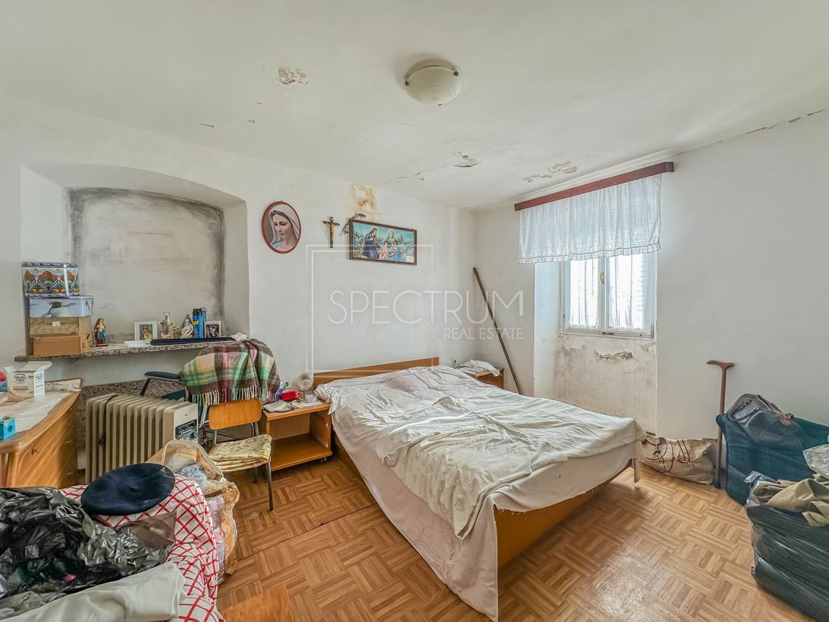 Zona di Verteneglio, casa in pietra da ristrutturare