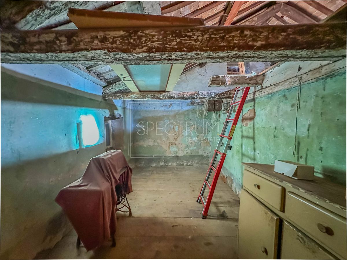 Zona di Verteneglio, casa in pietra da ristrutturare