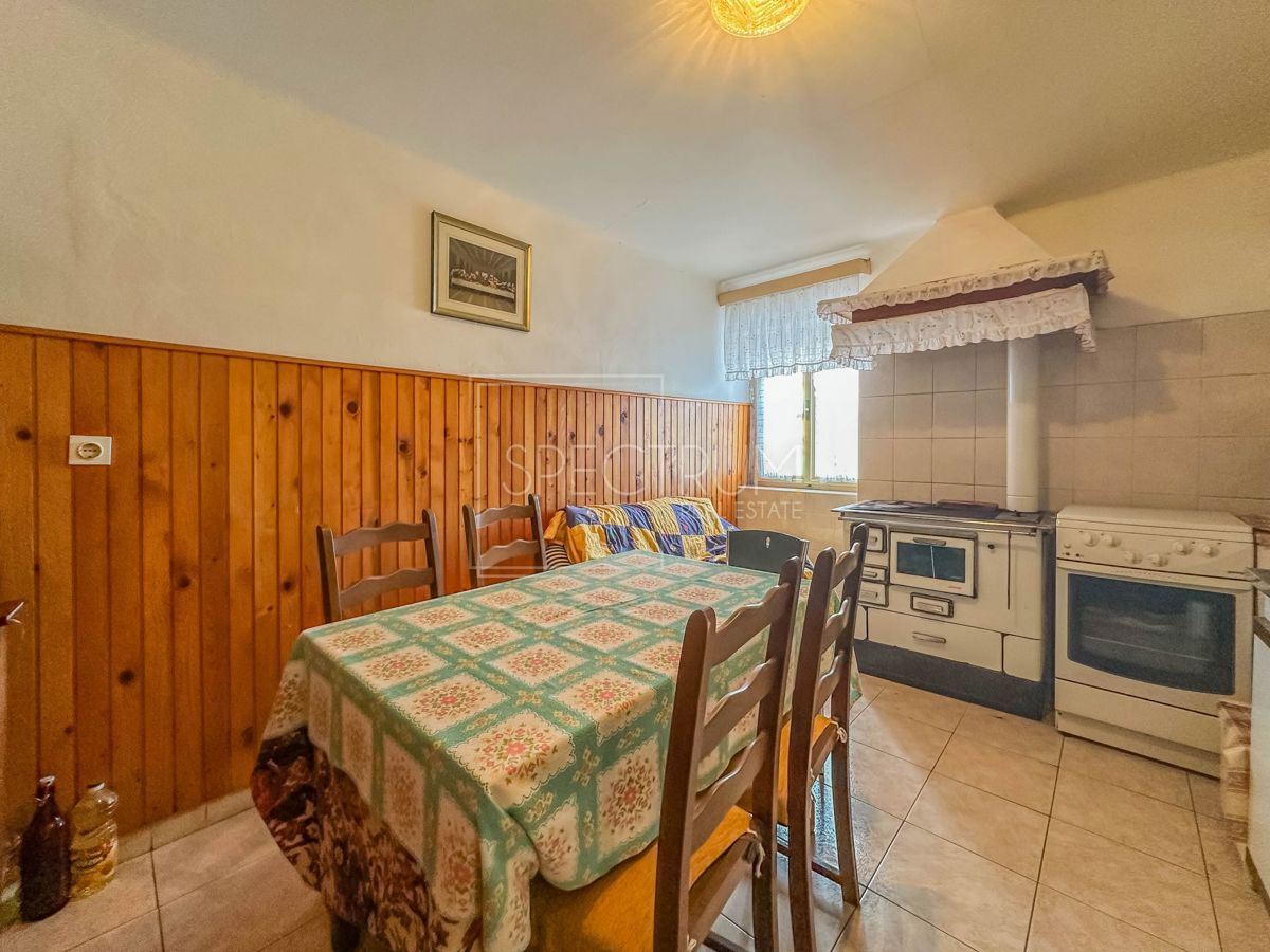 Zona di Verteneglio, casa in pietra da ristrutturare