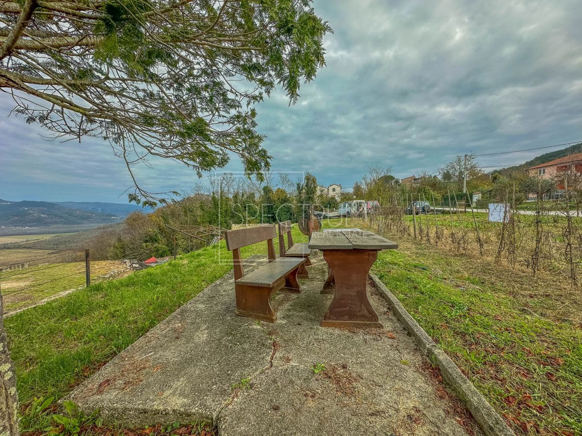 Zona di Montona, casa e terreno con vista su Montona!