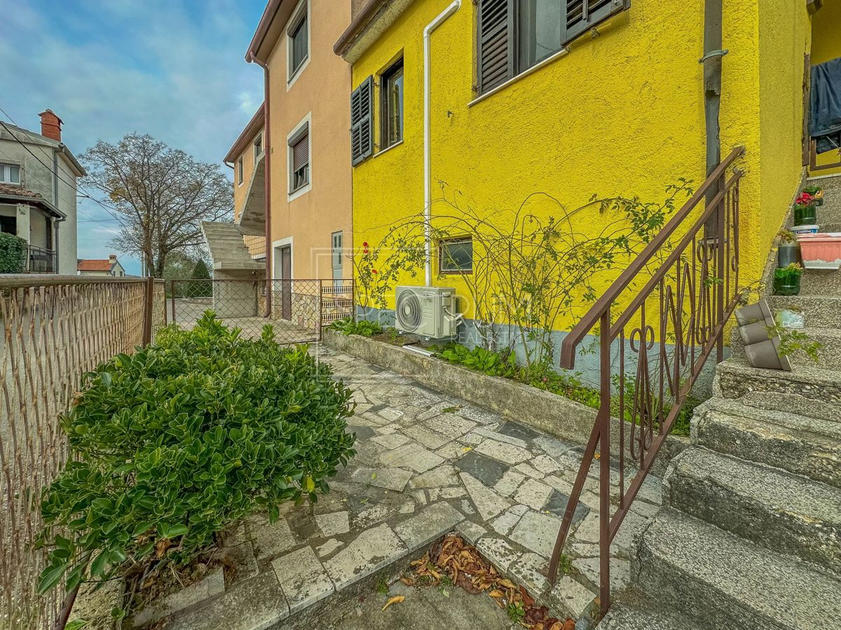 Zona di Montona, casa e terreno con vista su Montona!