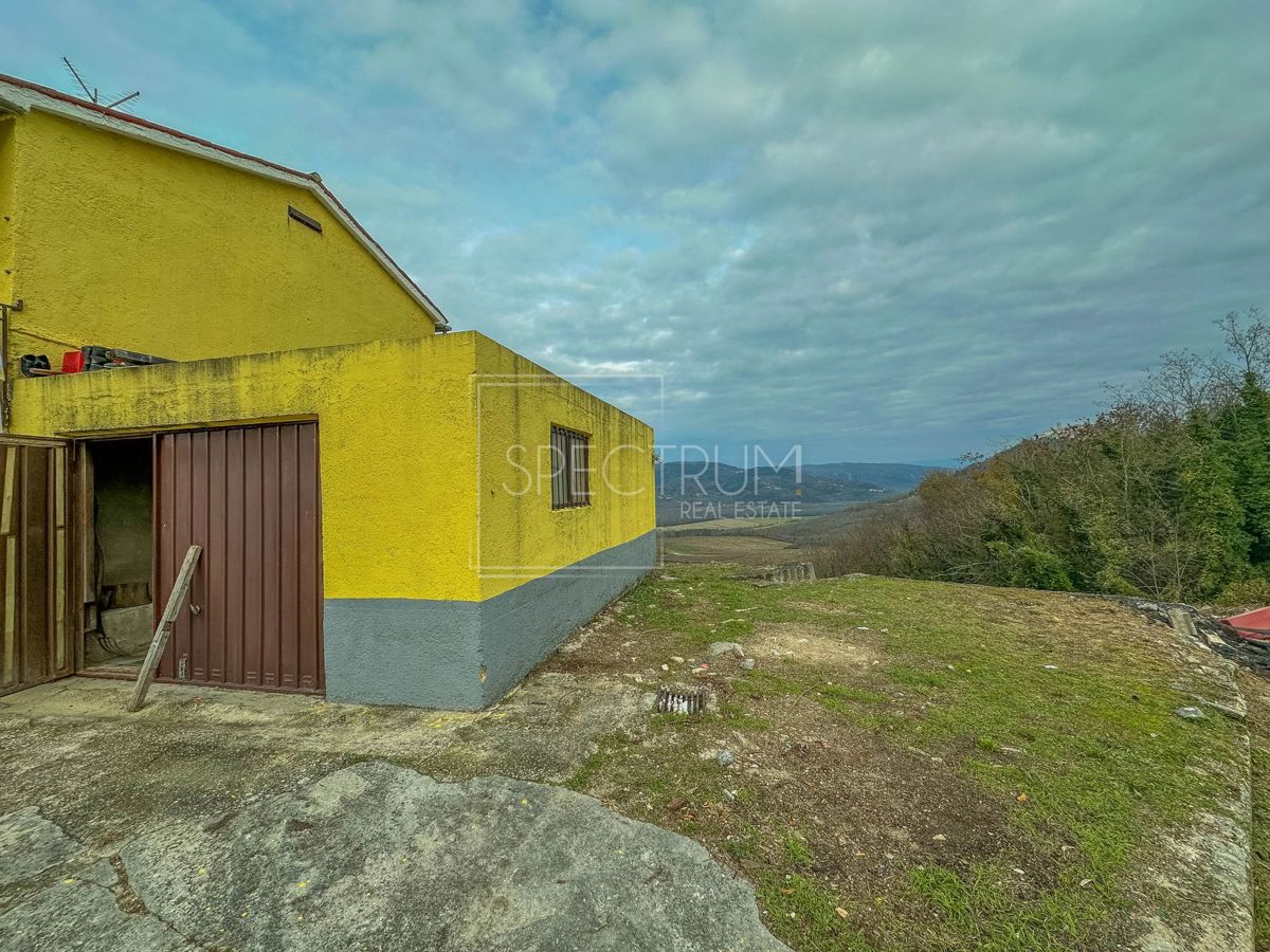 Zona di Montona, casa e terreno con vista su Montona!