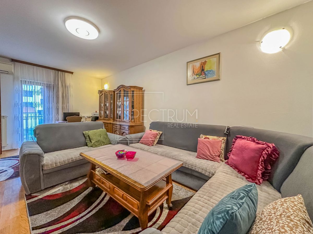 Umago, appartamento al piano rialzato in centro