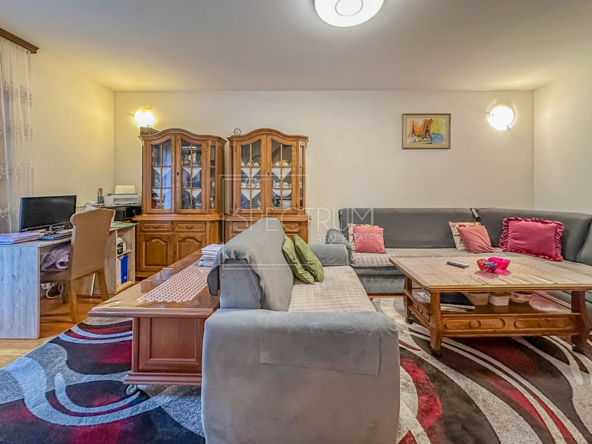 Umago, appartamento al piano rialzato in centro