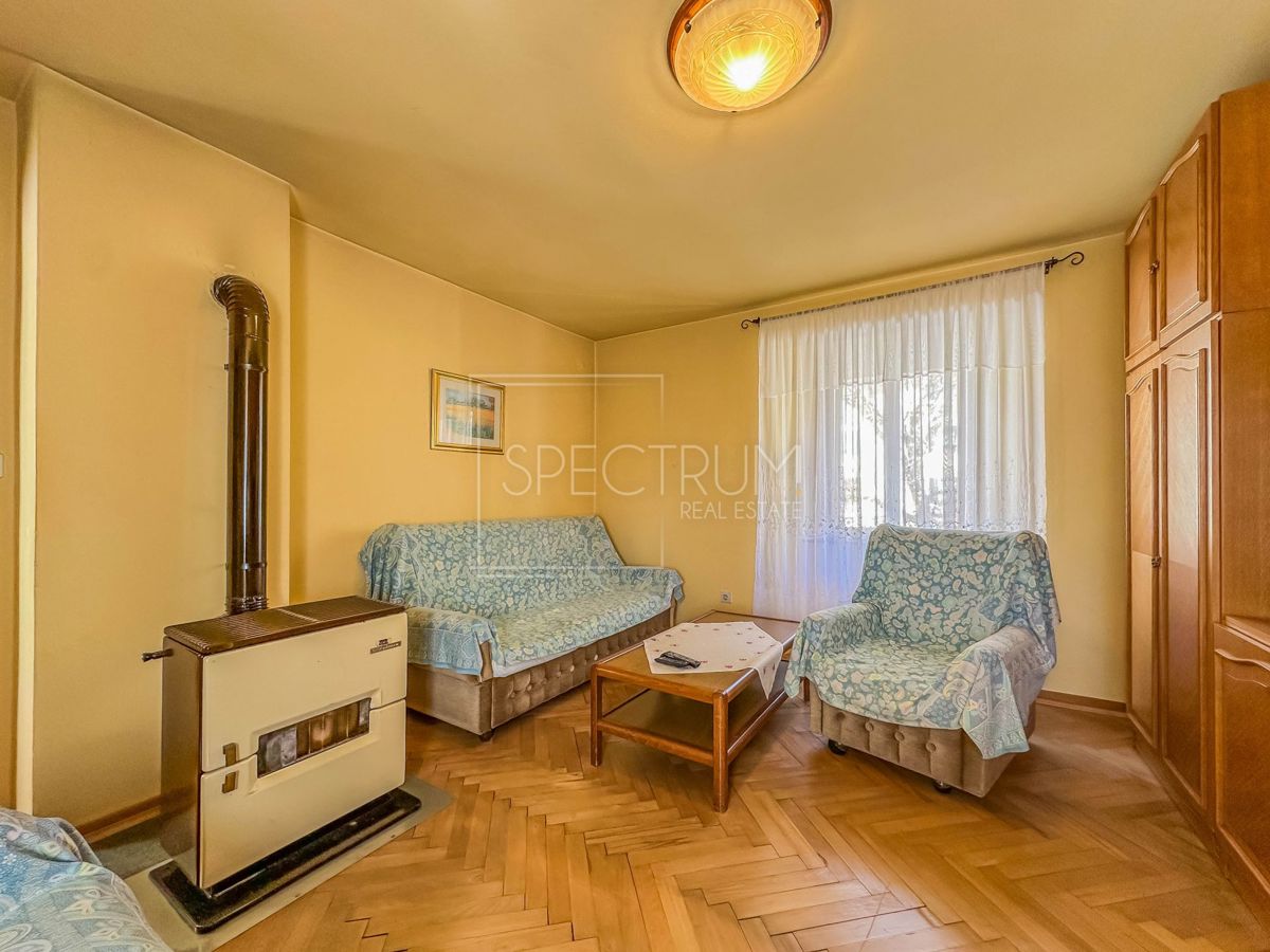 Buie, casa con giardino al centro