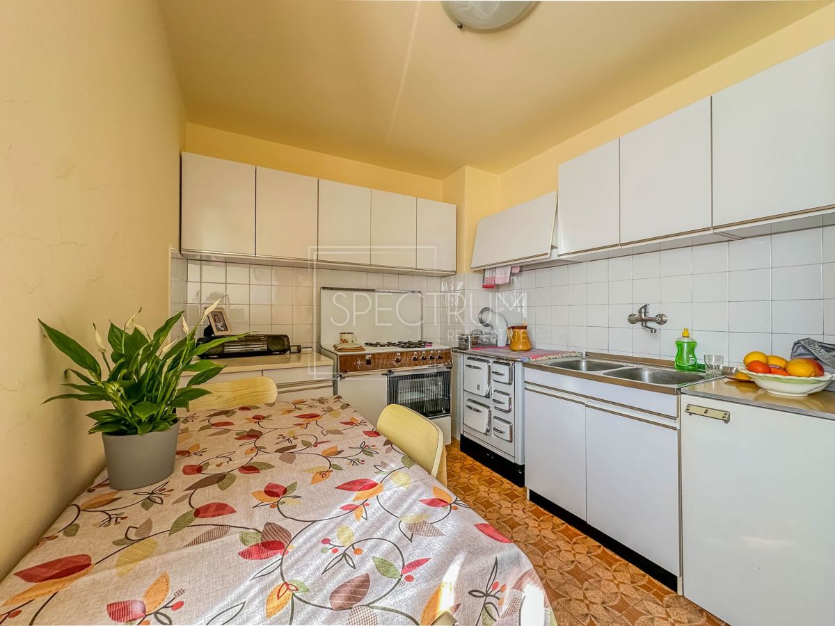 Buie, casa con giardino al centro