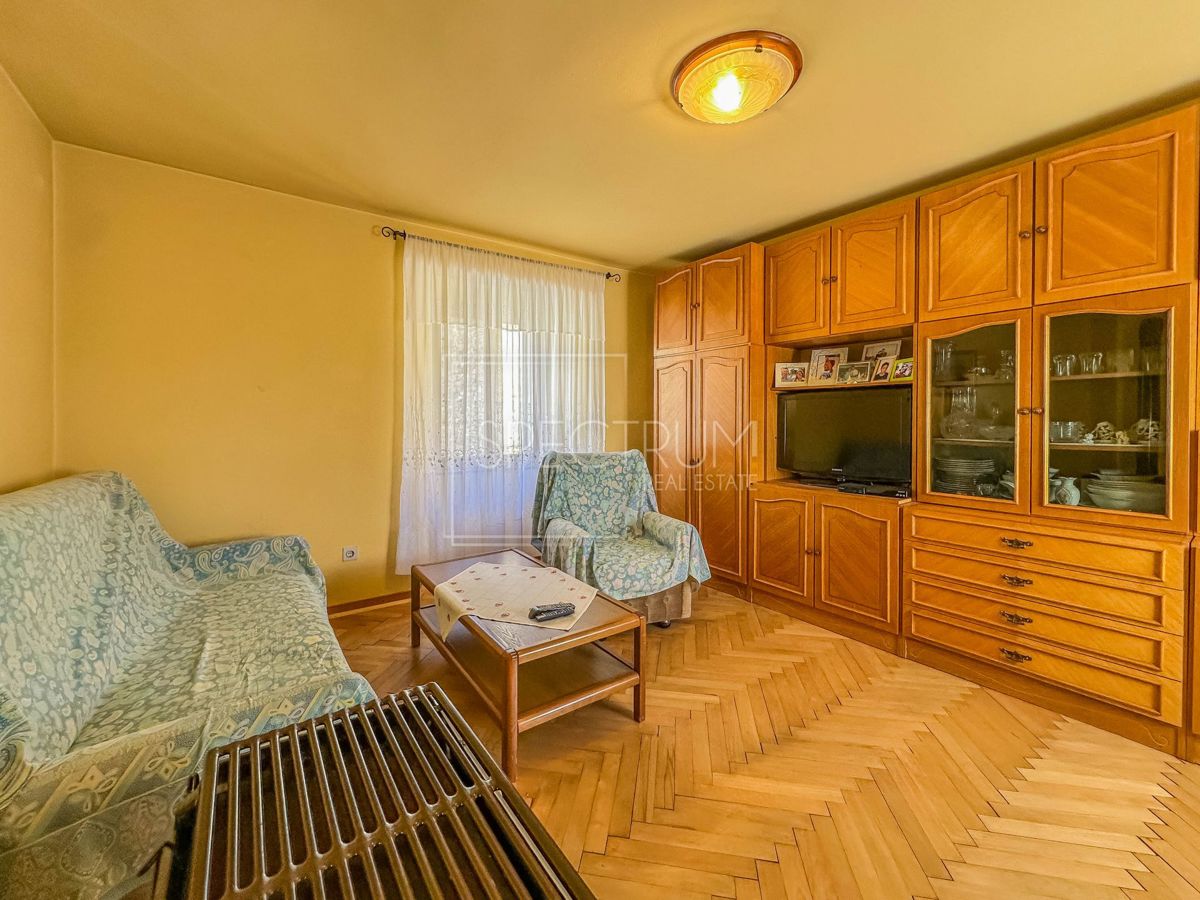 Buie, casa con giardino al centro