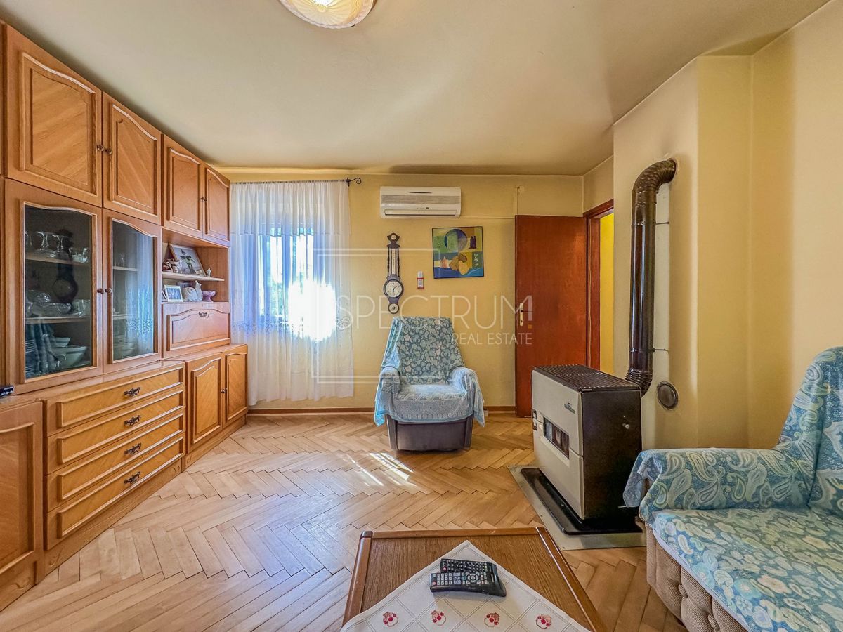 Buie, casa con giardino al centro