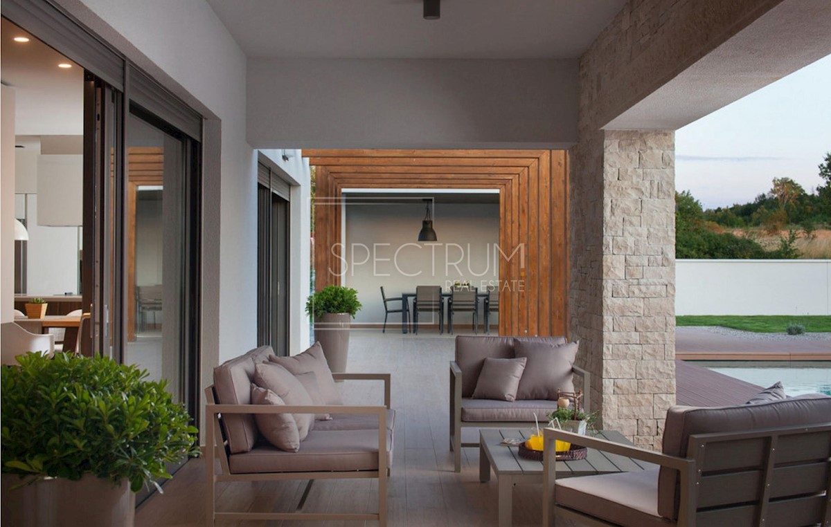 Zona Labin, villa moderna in una posizione tranquilla!