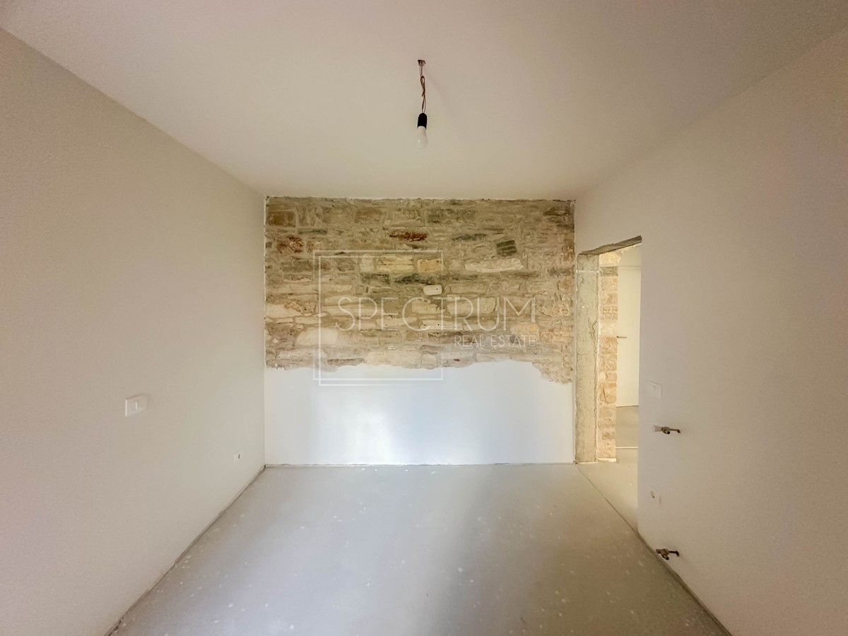 Dintorni di Buie, appartamento ristrutturato al piano terra con giardino