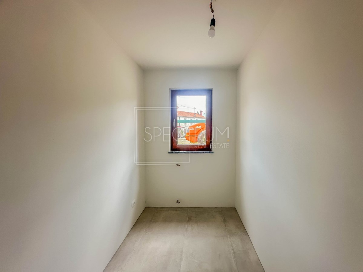 Dintorni di Buie, appartamento ristrutturato al piano terra con giardino