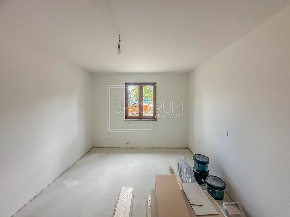 Dintorni di Buie, appartamento ristrutturato al piano terra con giardino