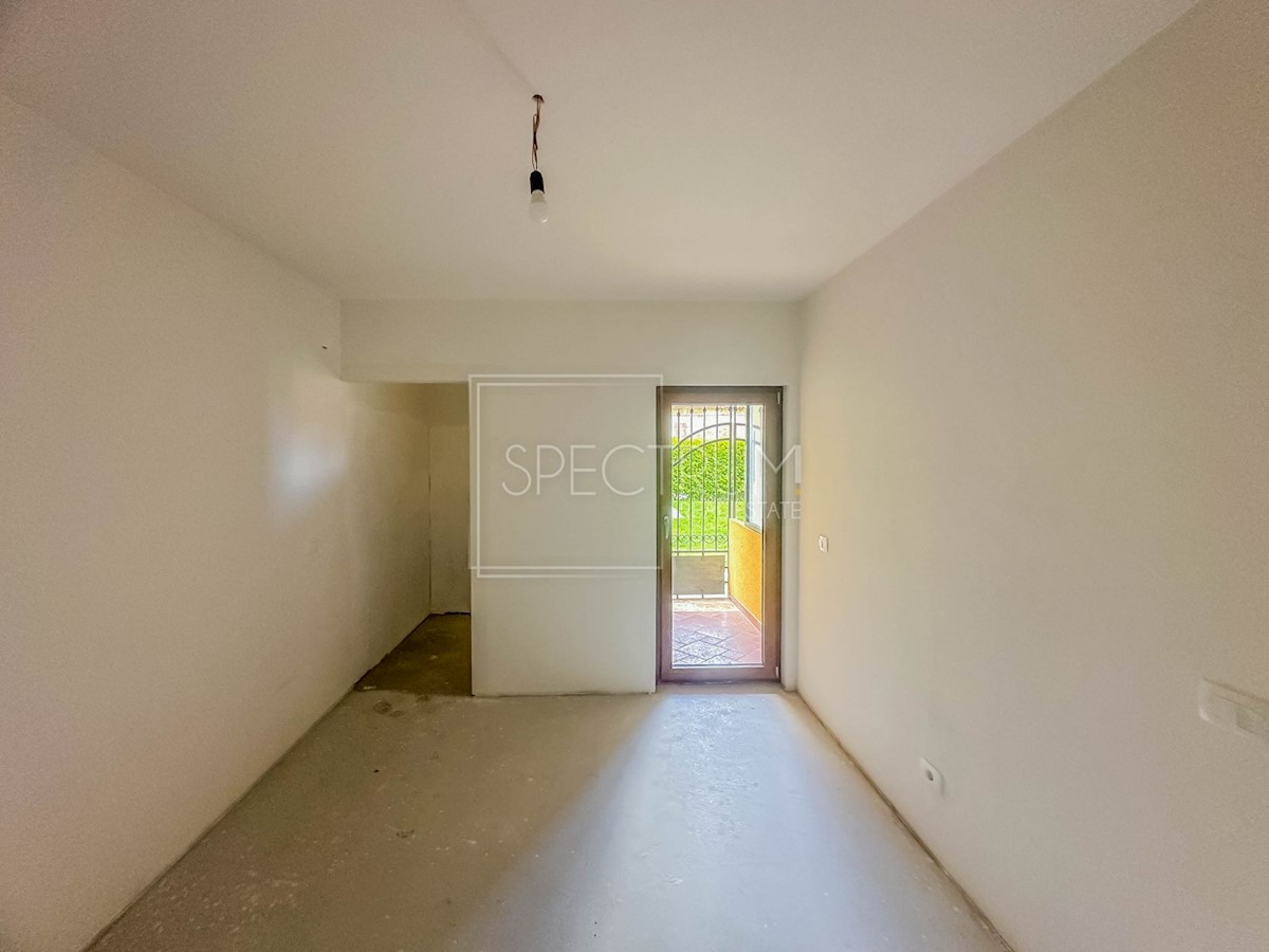 Dintorni di Buie, appartamento ristrutturato al piano terra con giardino