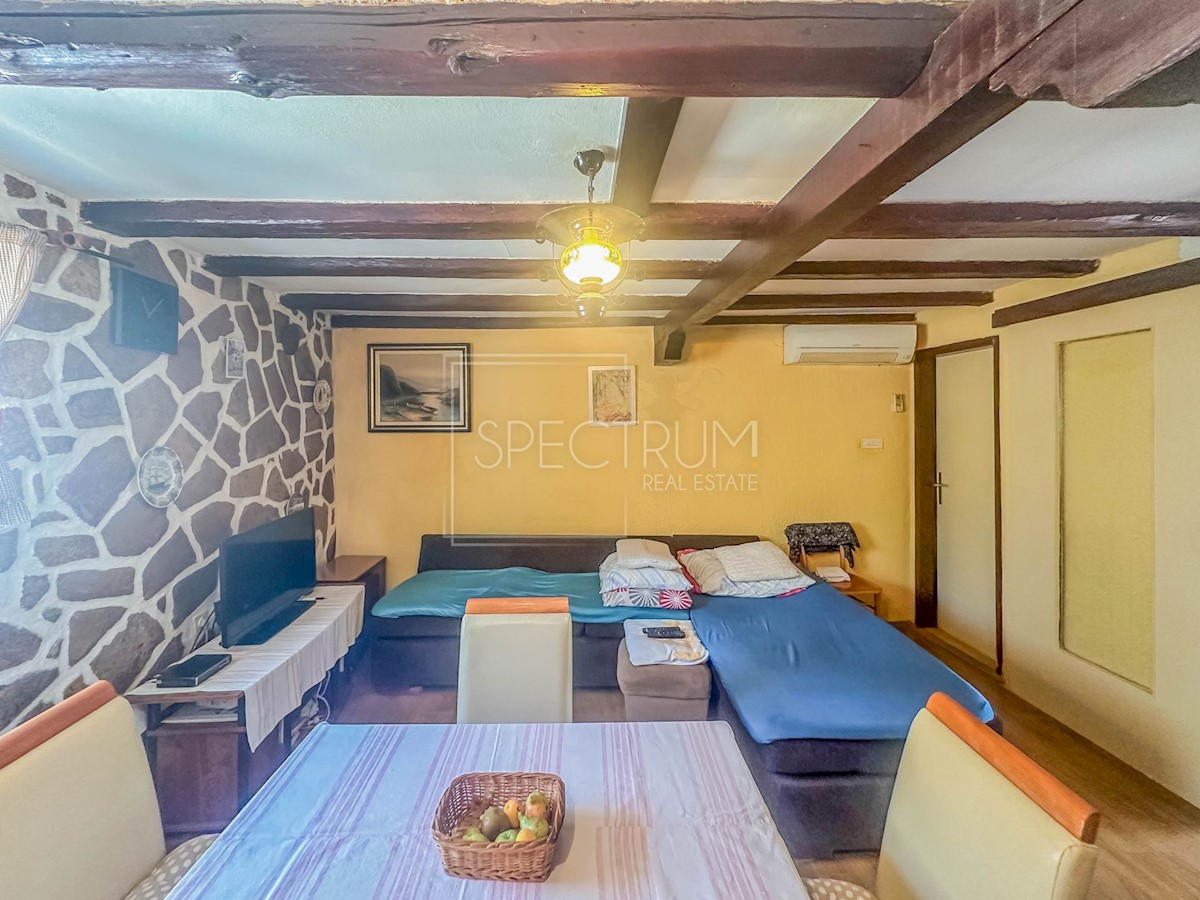 Zona Parenzo, casa in pietra in una posizione tranquilla