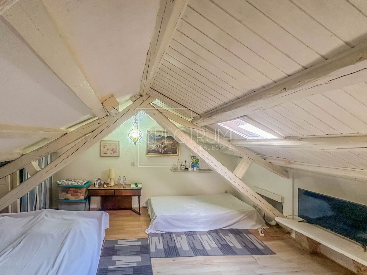Zona Parenzo, casa in pietra in una posizione tranquilla