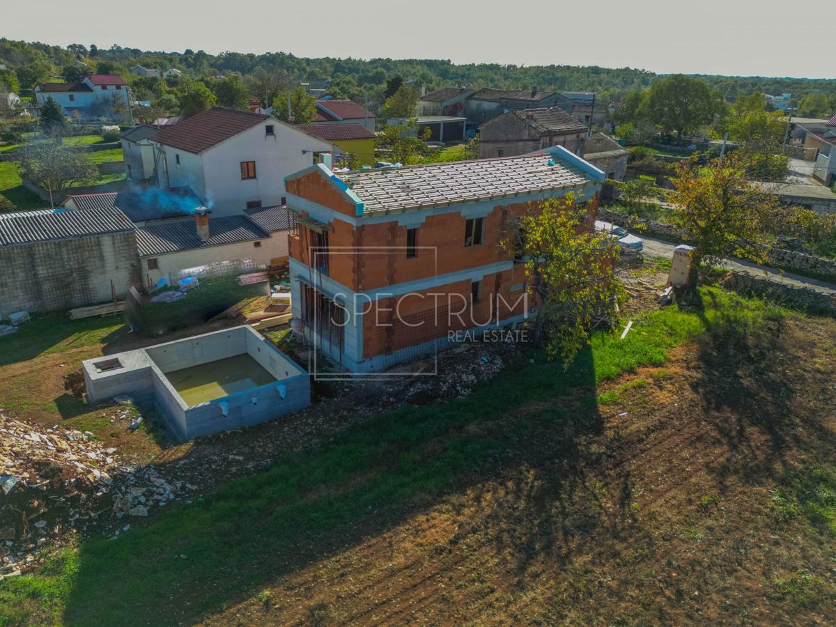 Zona di Sanvincenti, casa indipendente con piscina