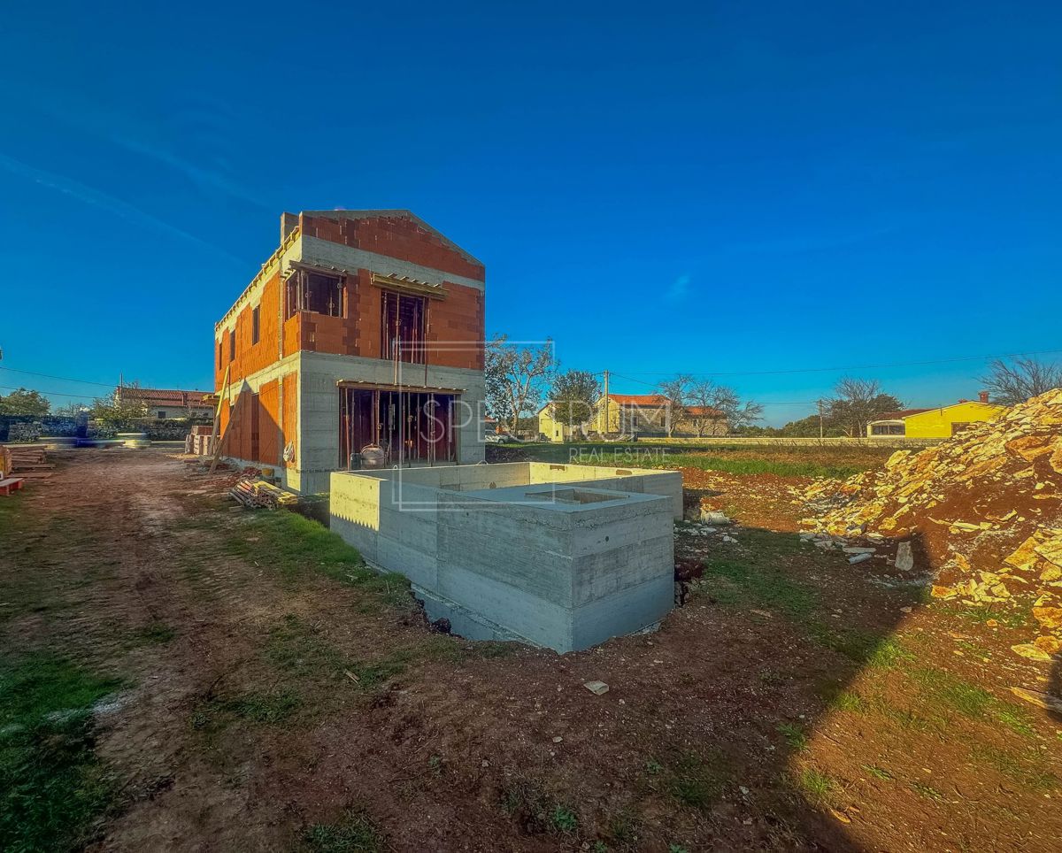 Zona di Sanvincenti, casa indipendente con piscina