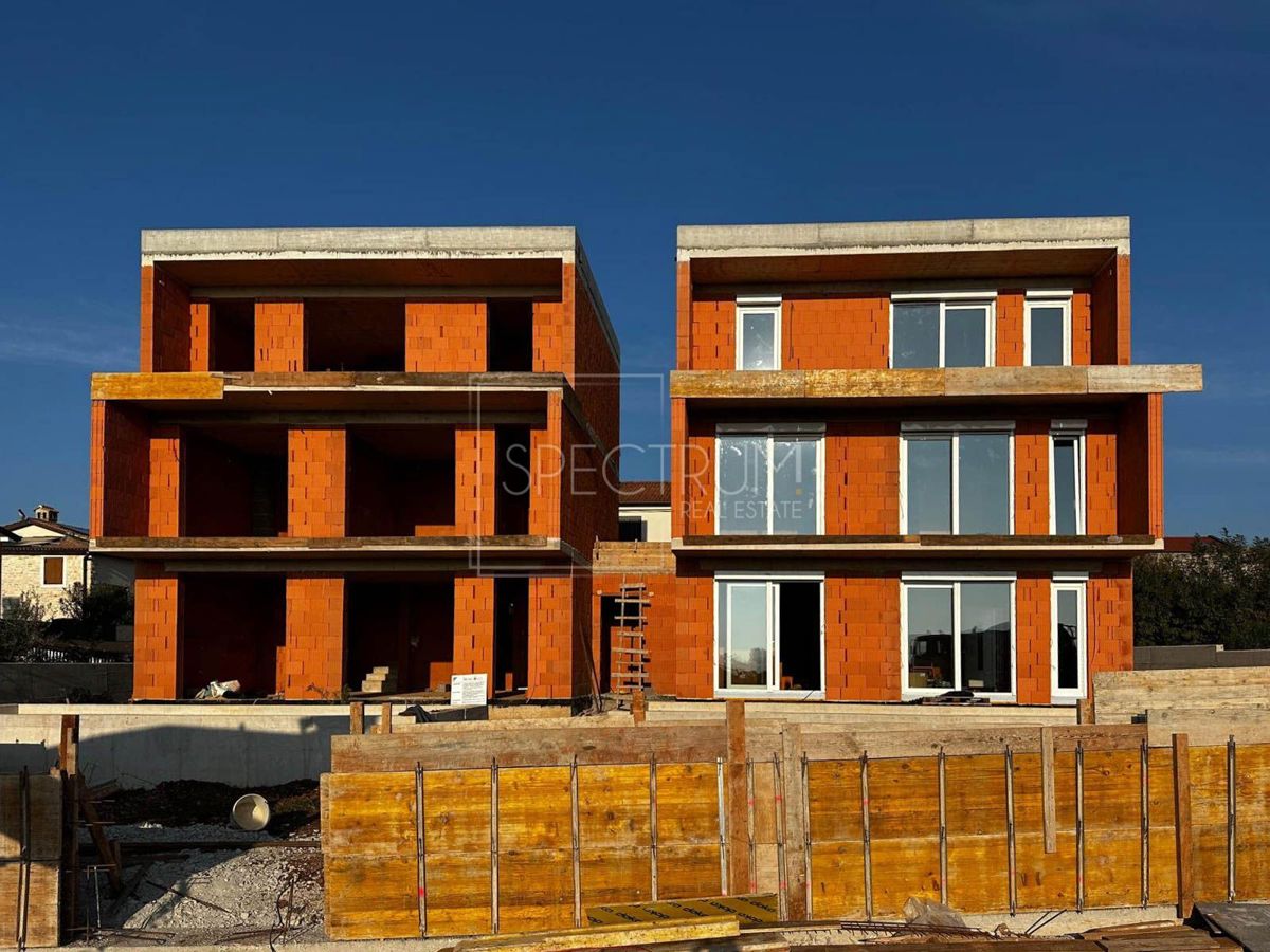 Zona Parenzo, casa moderna con piscina e vista mare