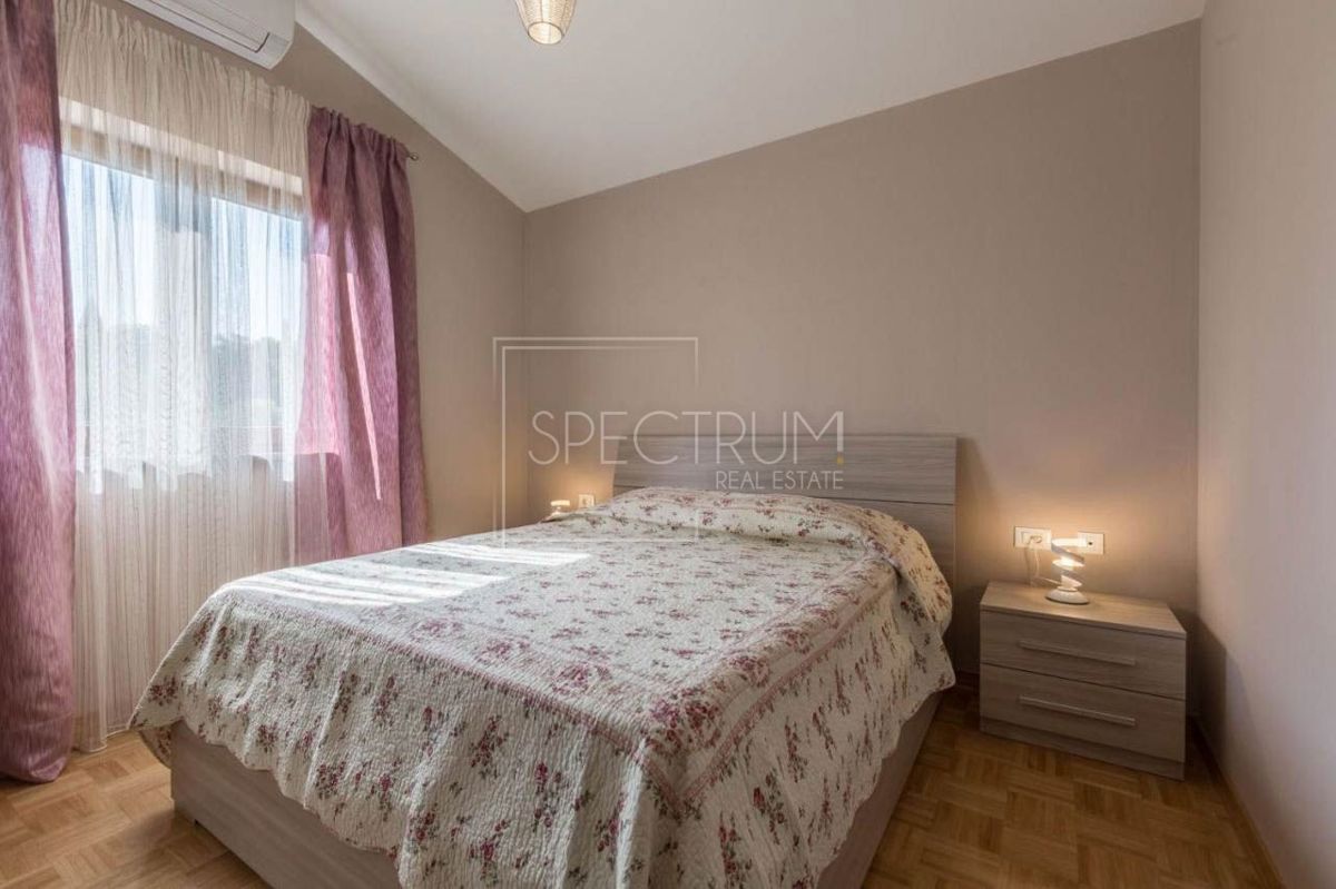 Castelliere, casa a un piano con piscina