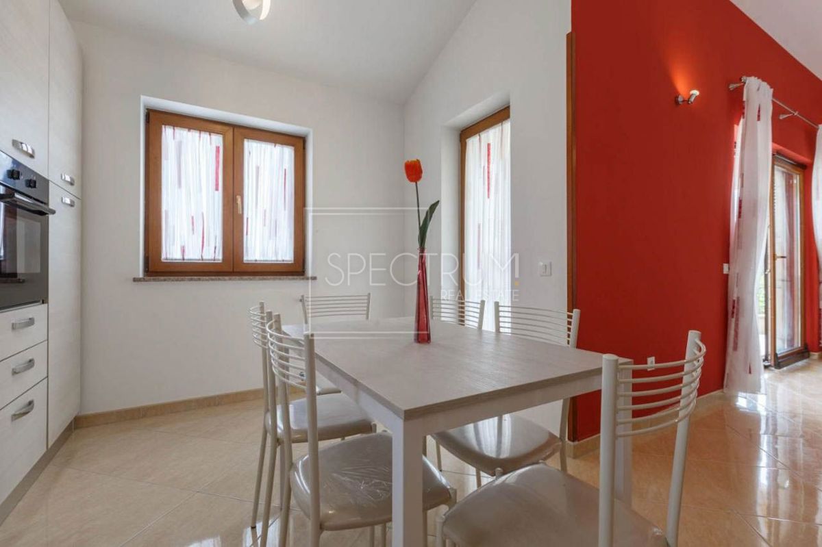 Castelliere, casa a un piano con piscina