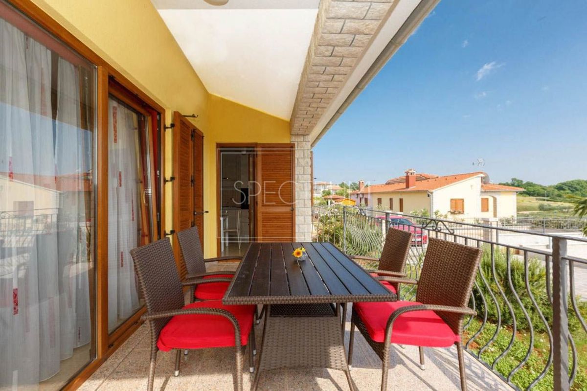 Castelliere, casa a un piano con piscina