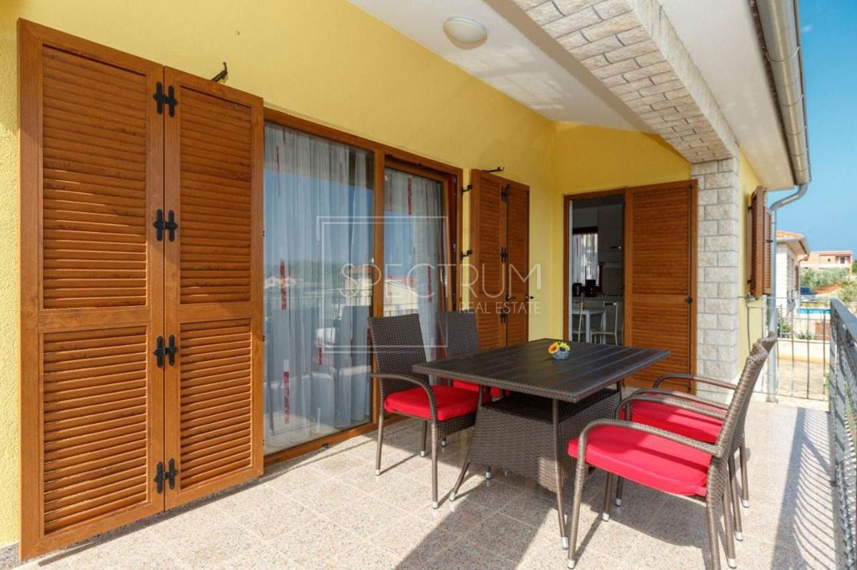 Castelliere, casa a un piano con piscina