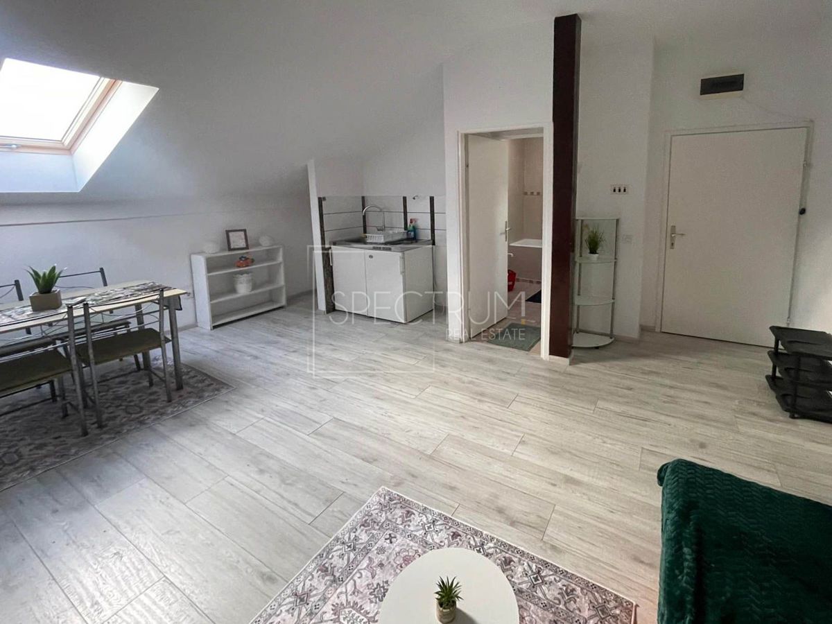 Cittanova, appartamento con 2 camere da letto in centro