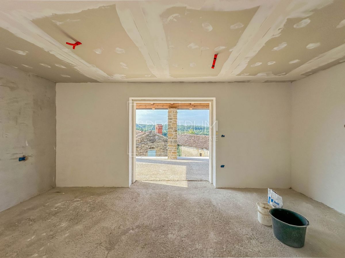 Zona di Buie, casa in pietra ristrutturata con una bellissima vista