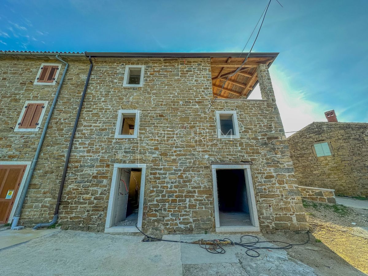 Zona di Buie, casa in pietra ristrutturata con una bellissima vista