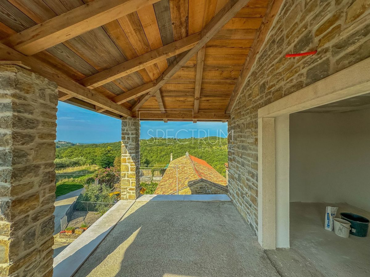 Zona di Buie, casa in pietra ristrutturata con una bellissima vista