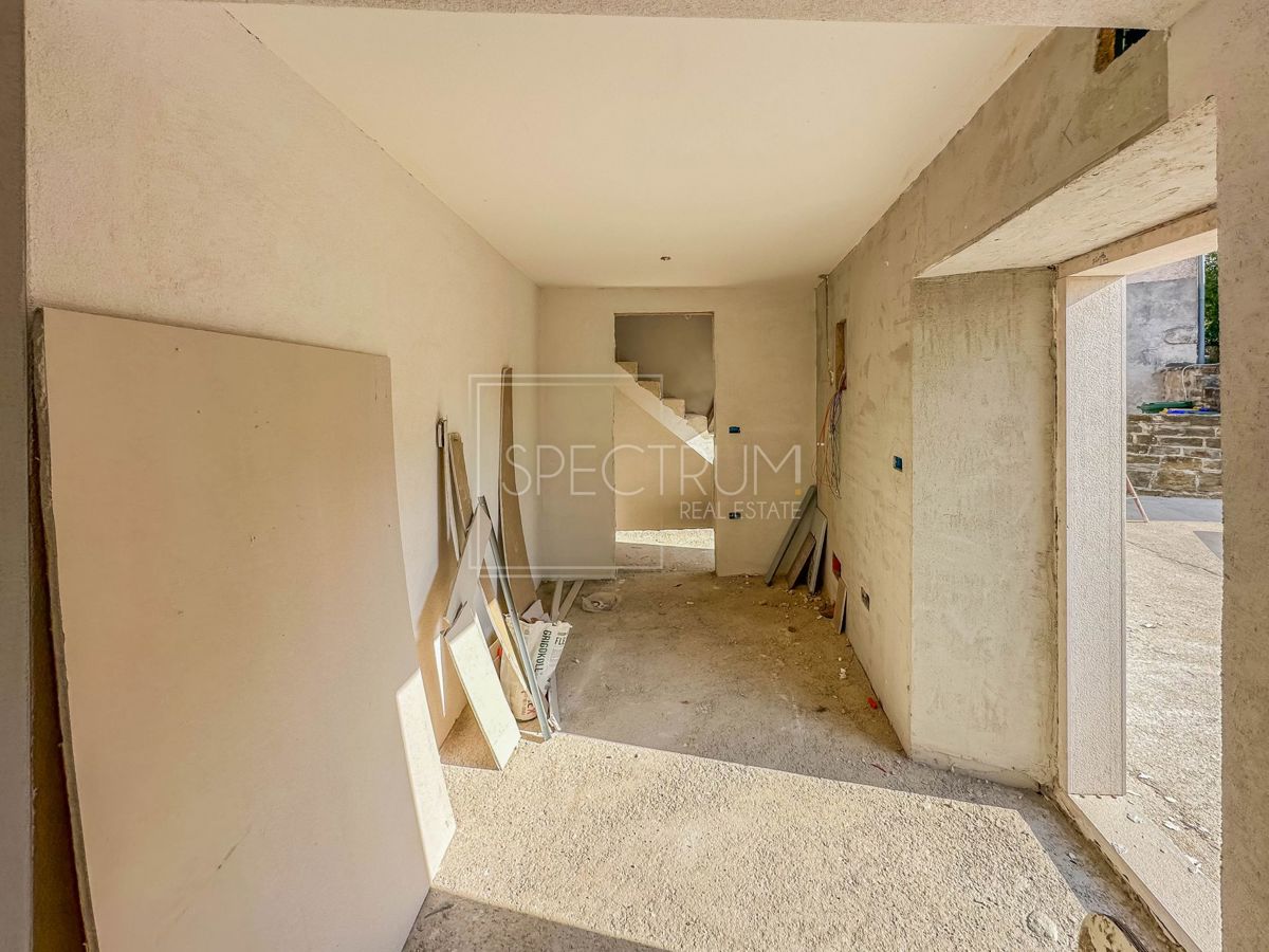 Zona di Buie, casa in pietra ristrutturata con una bellissima vista