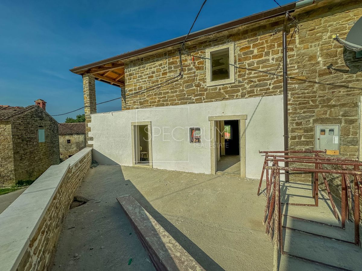 Zona di Buie, casa in pietra ristrutturata con una bellissima vista