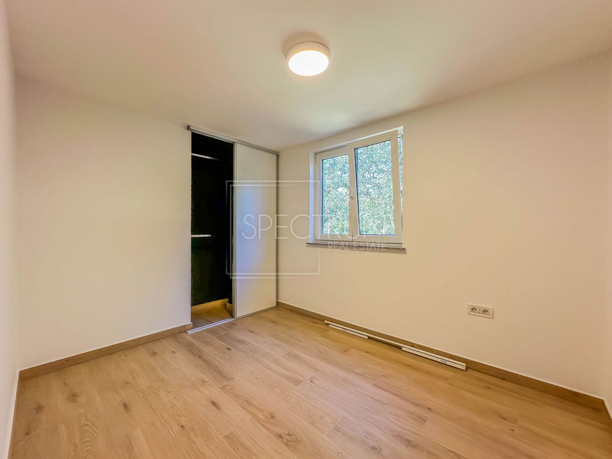 Parenzo, appartamento al piano terra con 3 camere da letto