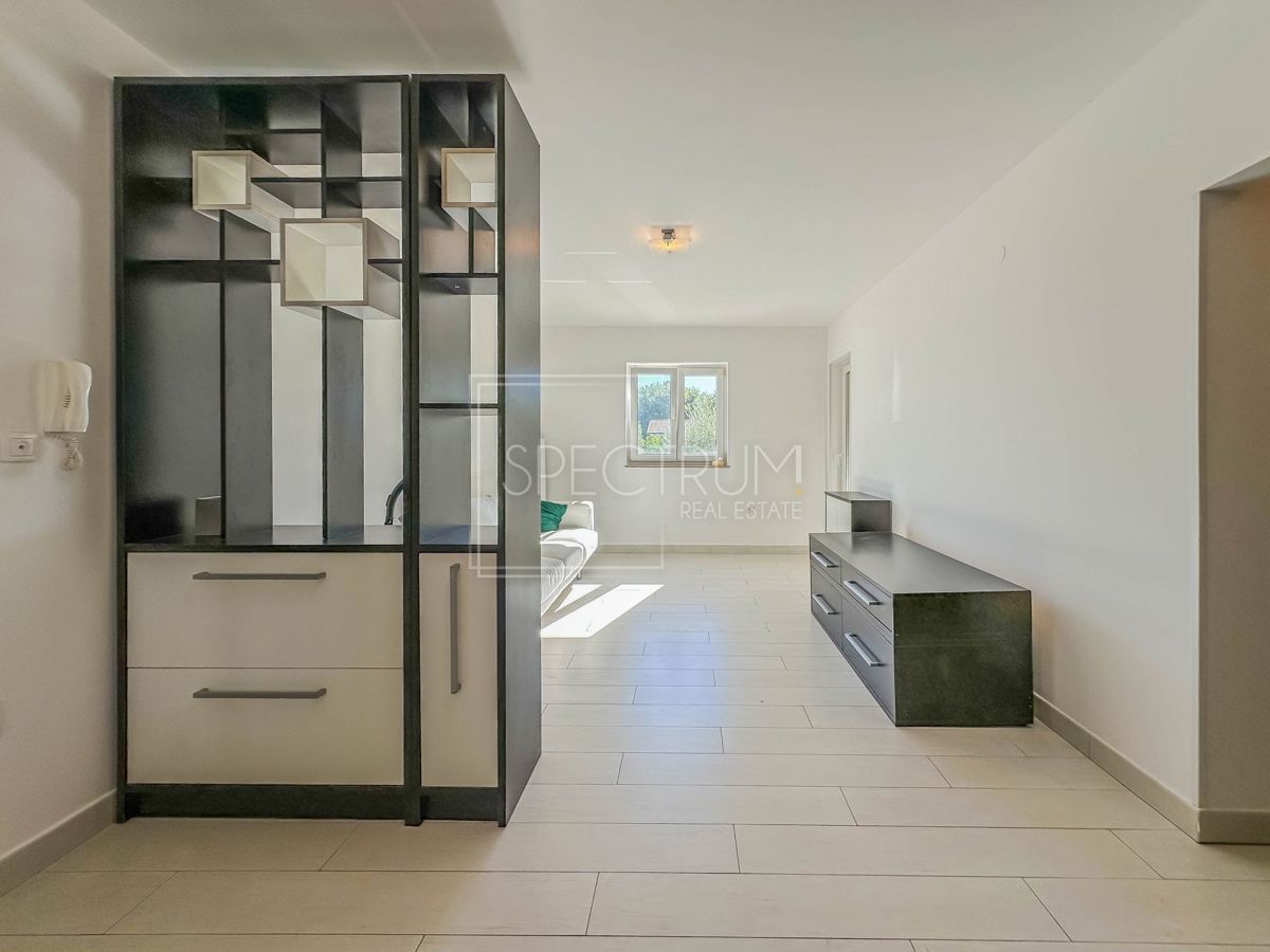 Parenzo, appartamento al piano terra con 3 camere da letto