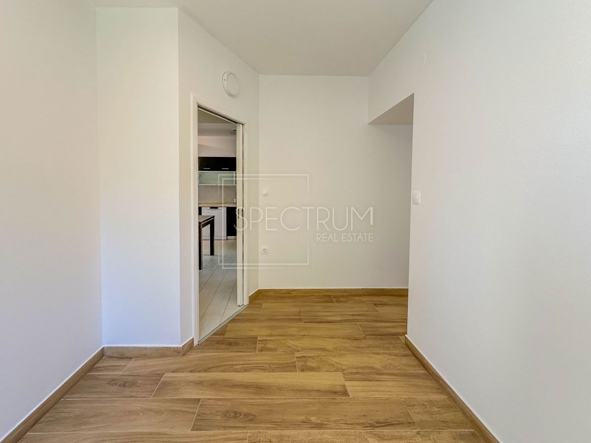 Parenzo, appartamento al piano terra con 3 camere da letto