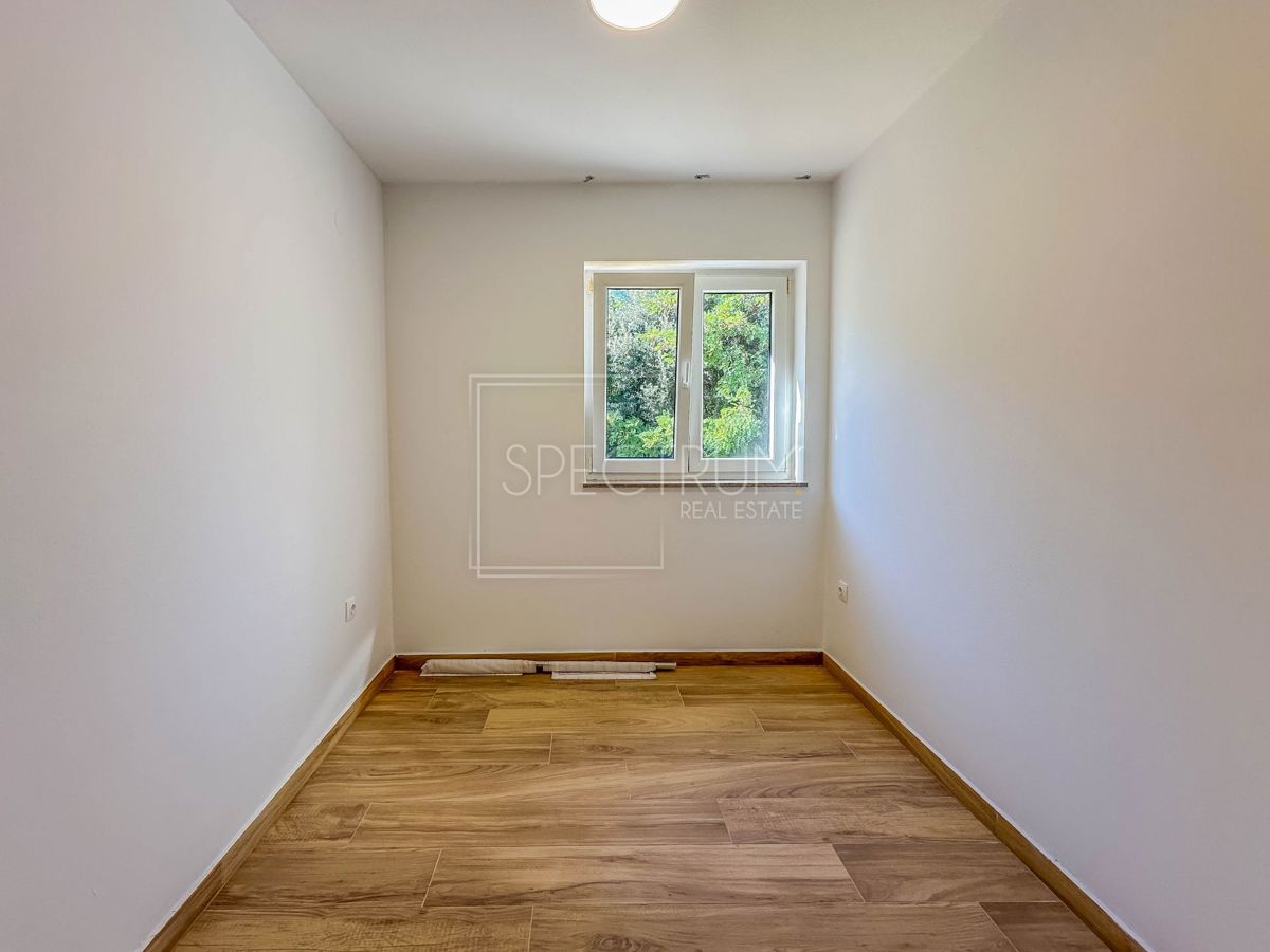 Parenzo, appartamento al piano terra con 3 camere da letto