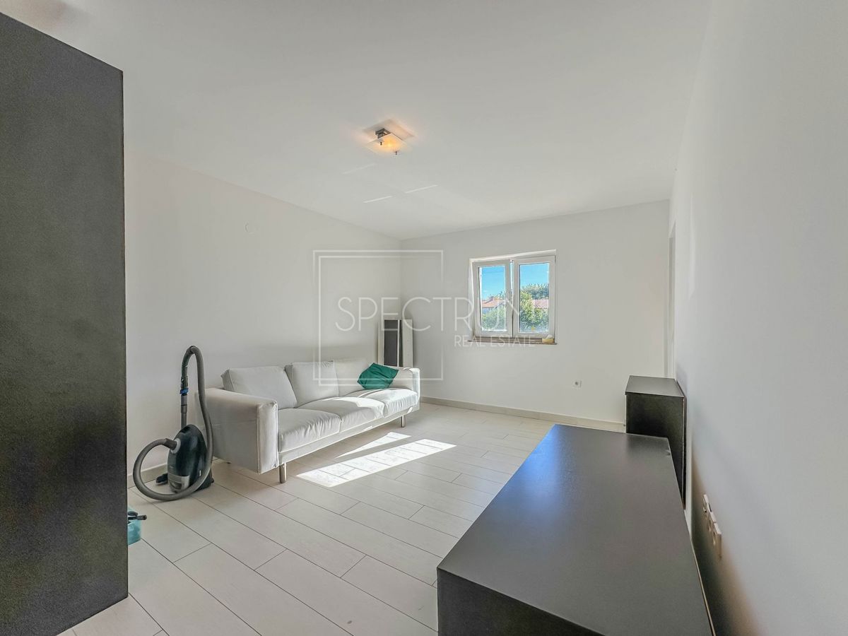 Parenzo, appartamento al piano terra con 3 camere da letto