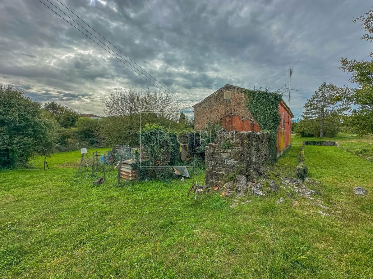 Zona di Grisignana, casa indipendente con ampio terreno