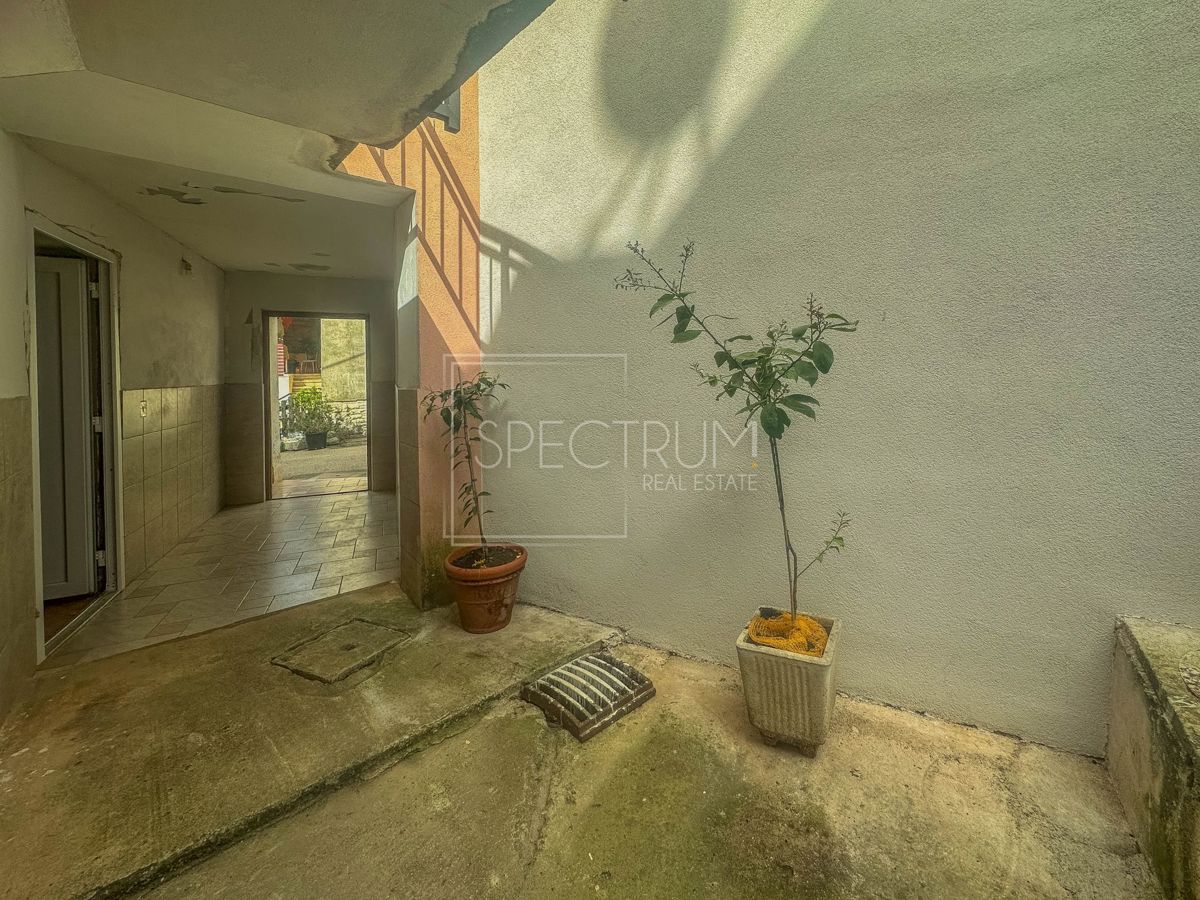 Verteneglio, casa con 2 appartamenti in centro