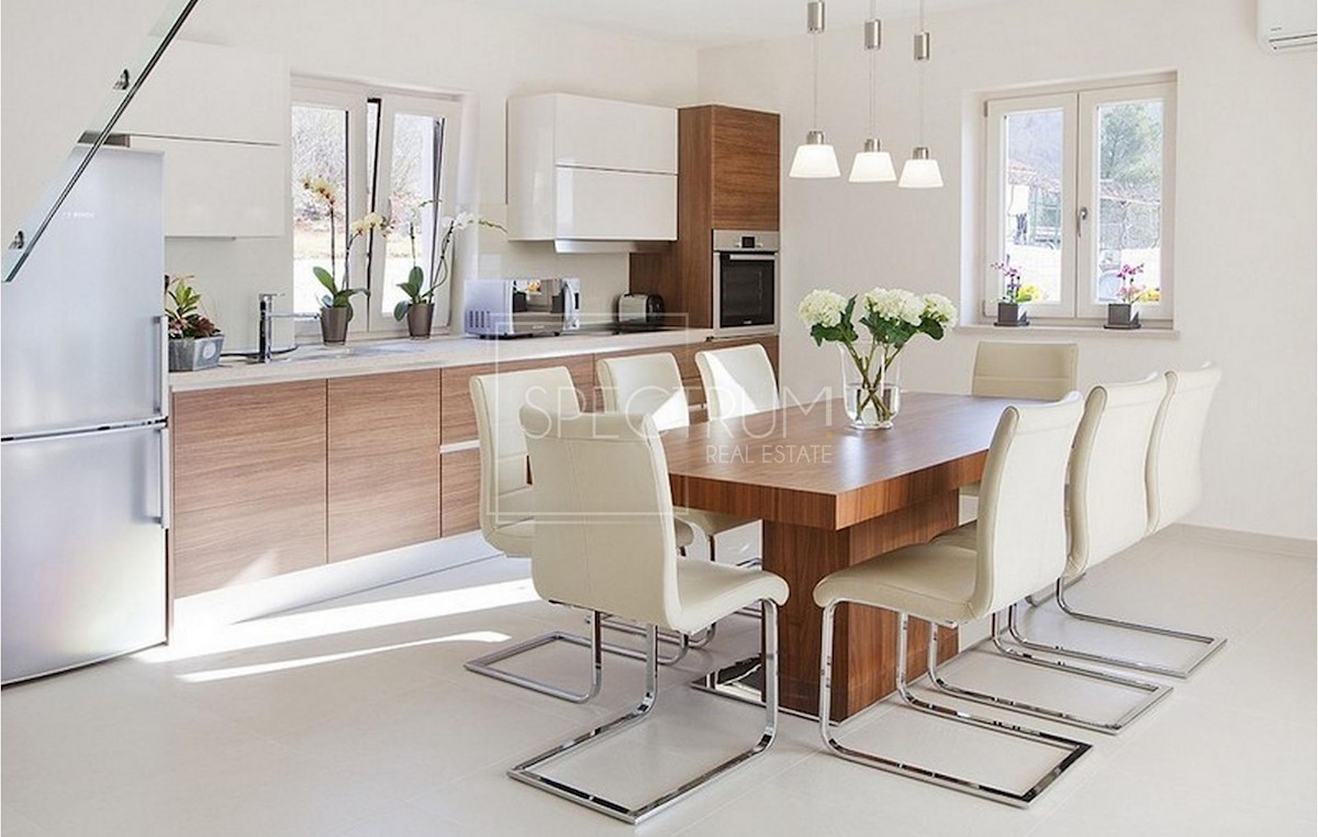 Zona Labin, villa moderna con bellissima vista sul mare!