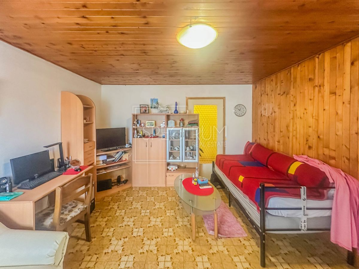 Zona di San Lorenzo, casa in pietra da ristrutturare