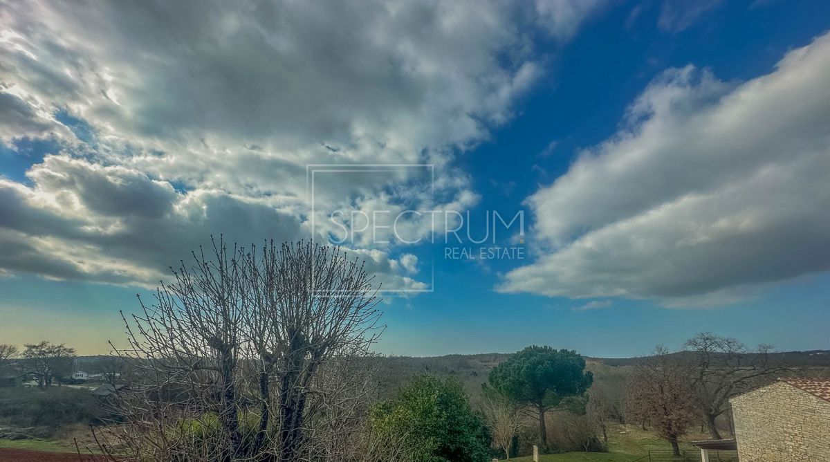 Zona di San Lorenzo, casa in pietra da ristrutturare