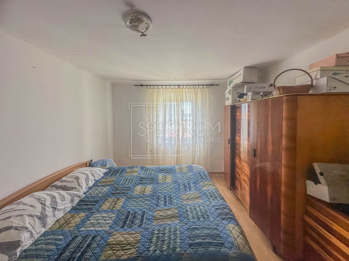 Zona di San Lorenzo, casa in pietra da ristrutturare