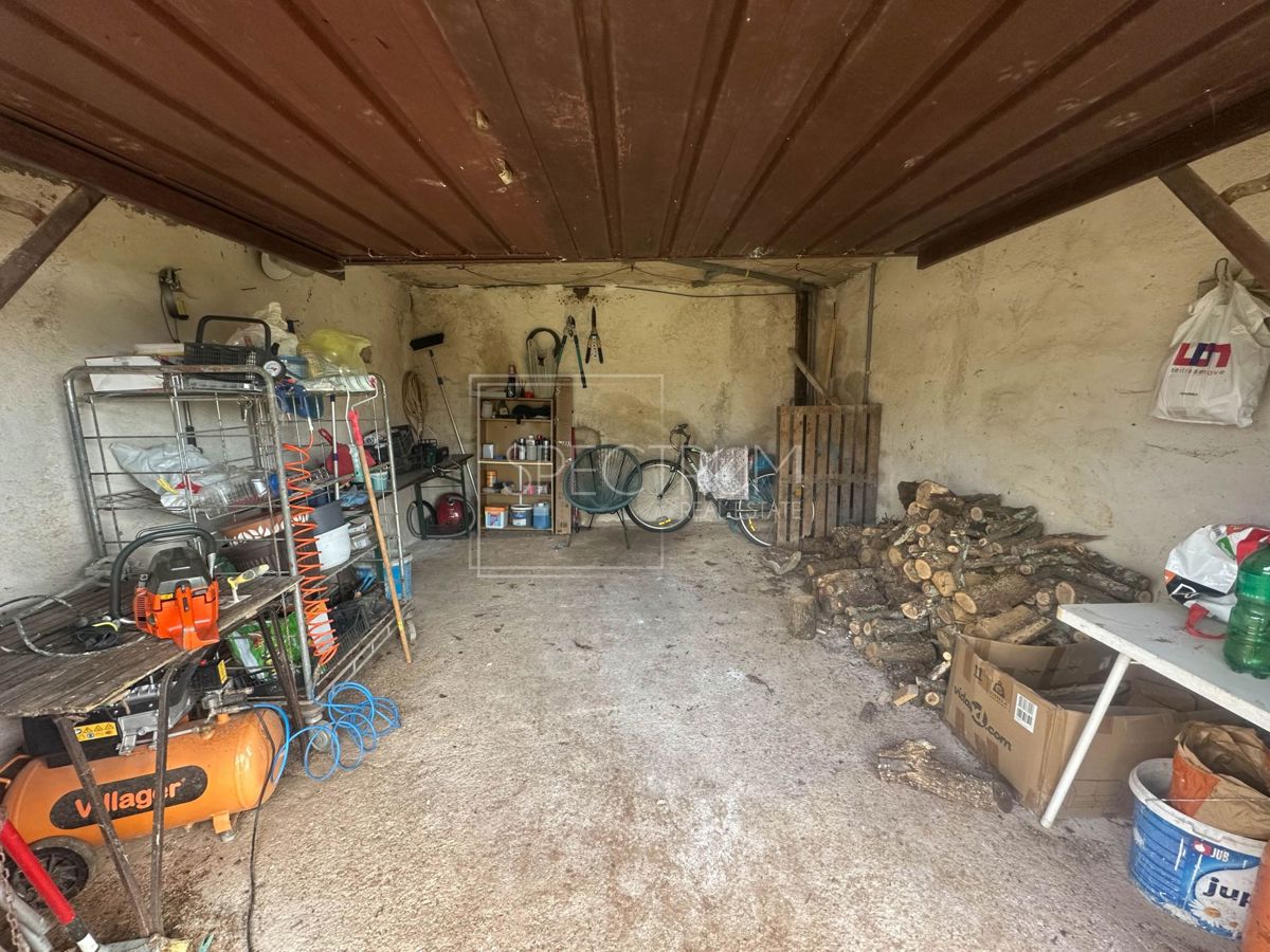 Zona di San Lorenzo, casa in pietra da ristrutturare