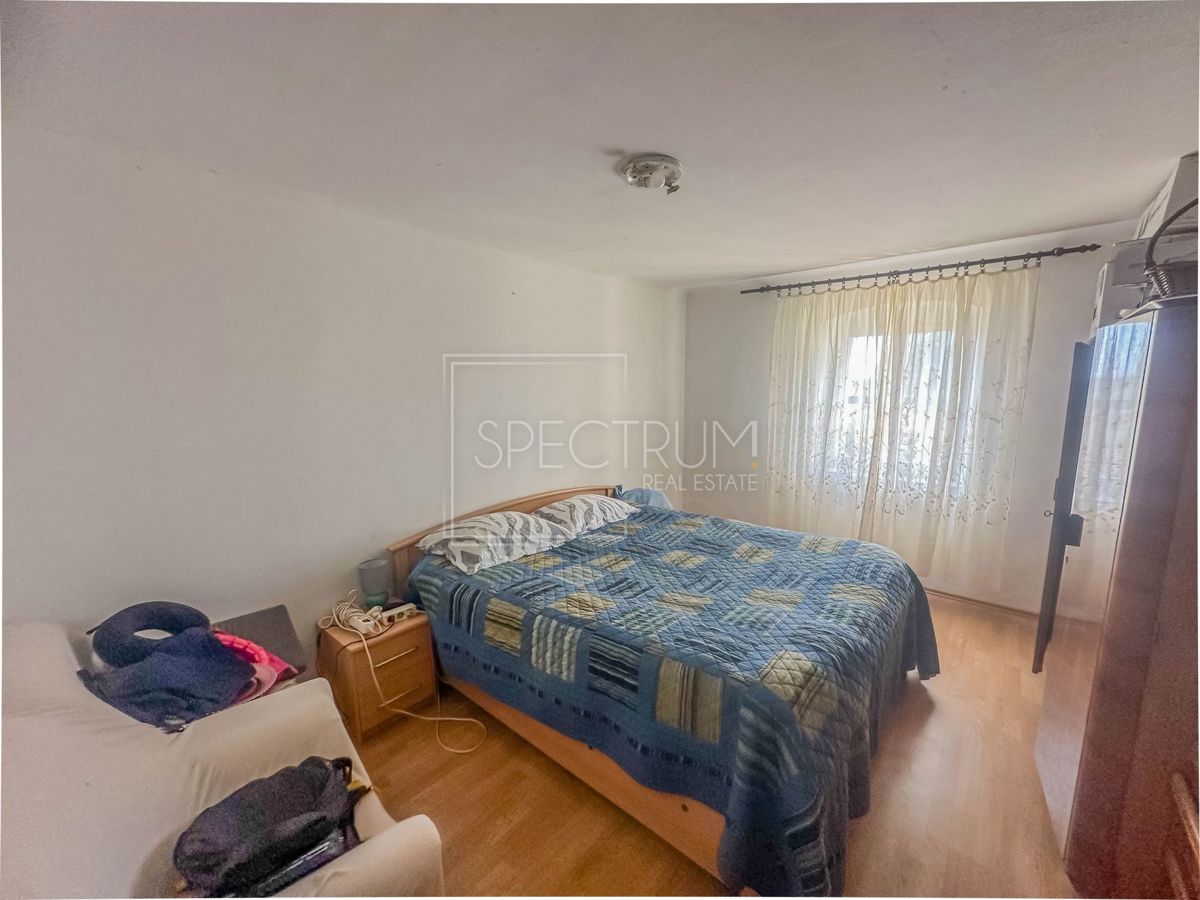 Zona di San Lorenzo, casa in pietra da ristrutturare