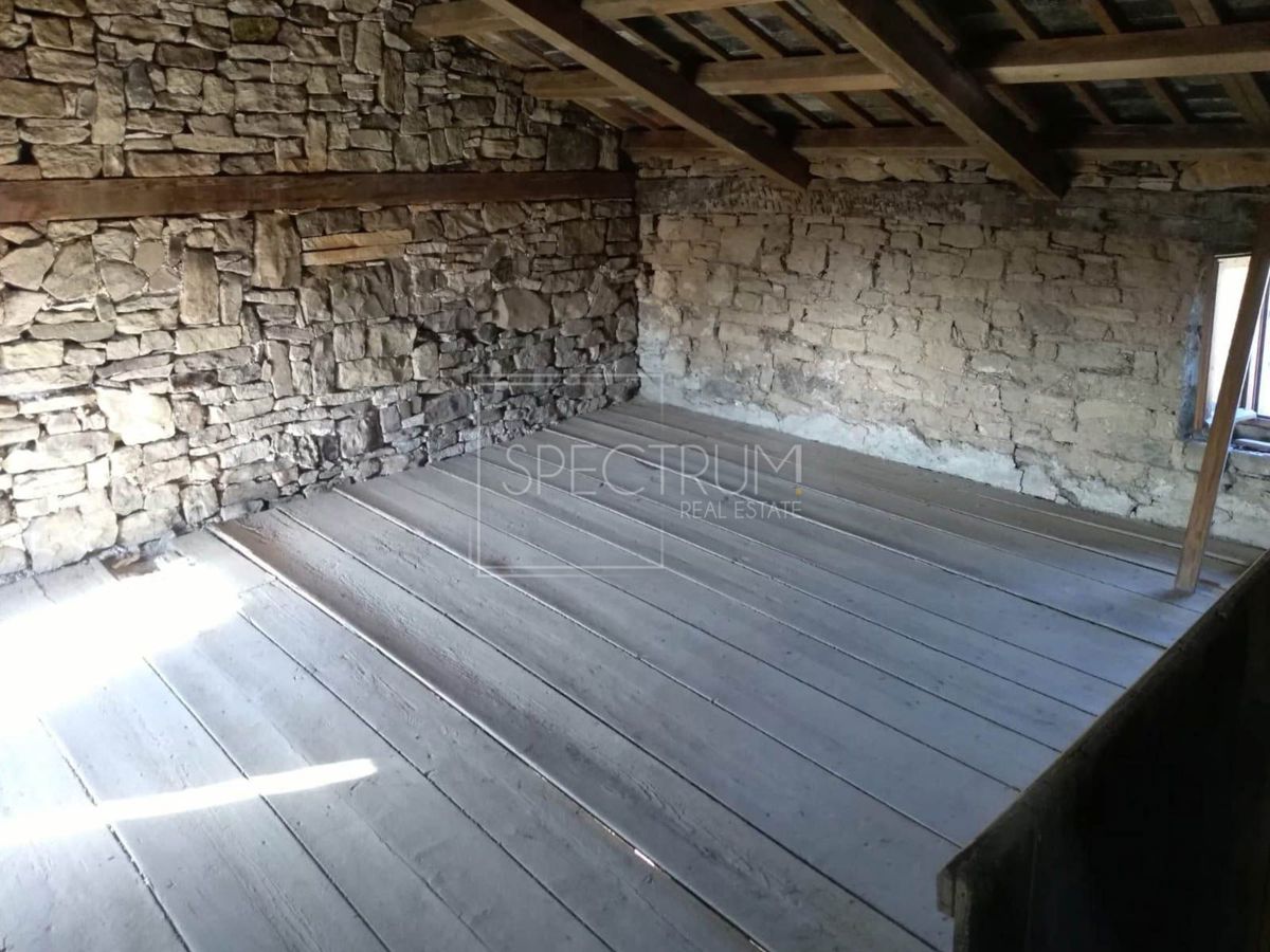 Dintorni di Buie, casa in pietra con vista in posizione tranquilla