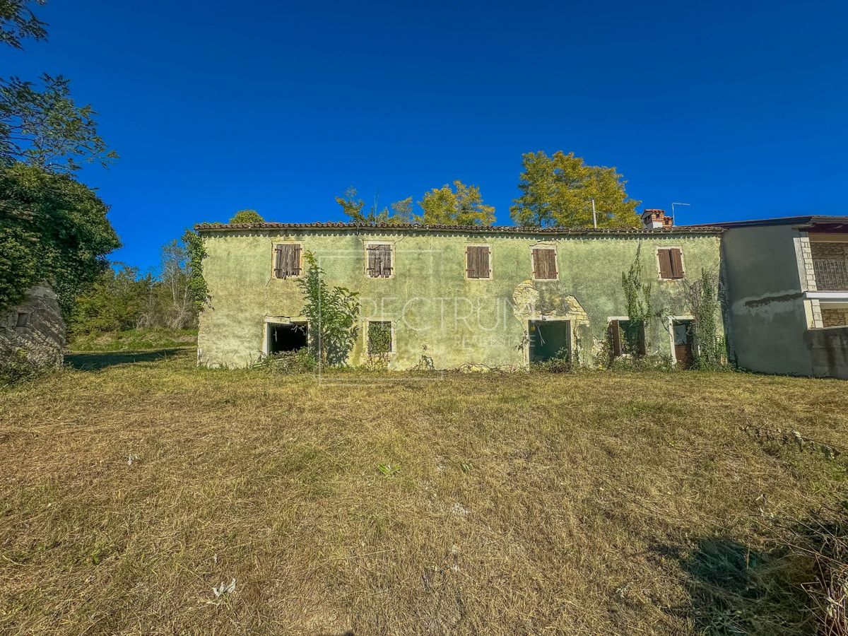 Zona di Grisignana, casa in pietra con ampio appezzamento di terreno