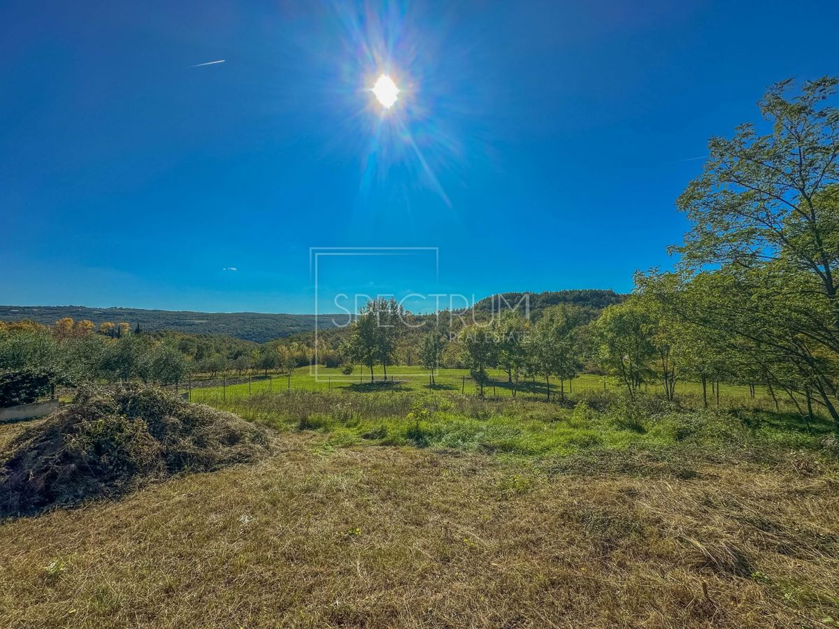 Zona di Grisignana, casa in pietra con ampio appezzamento di terreno