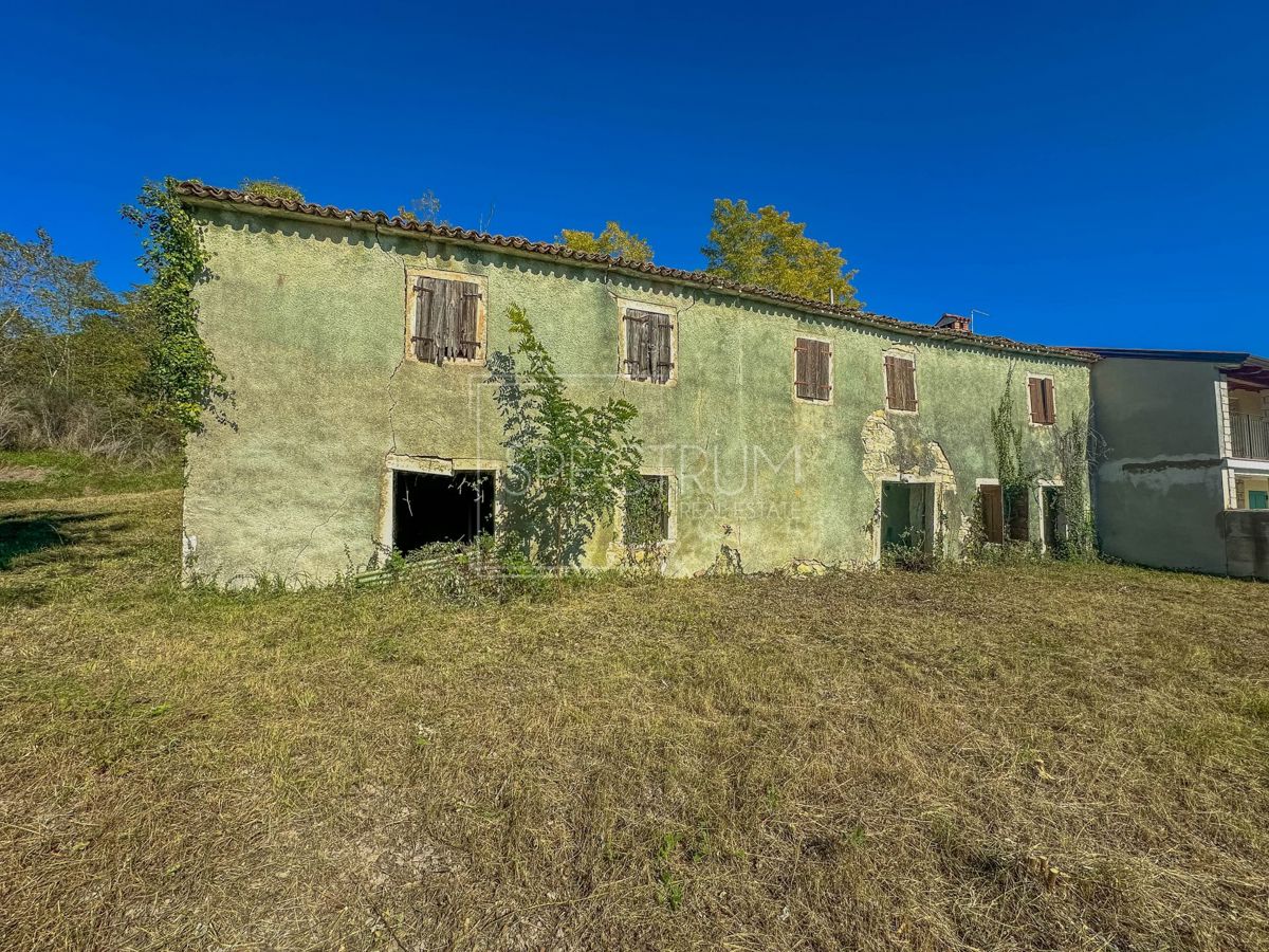 Zona di Grisignana, casa in pietra con ampio appezzamento di terreno