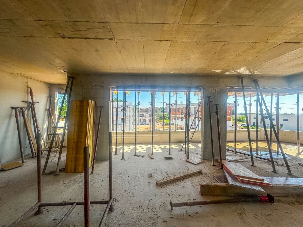 Umago, nuova costruzione, spazioso appartamento al 2° piano